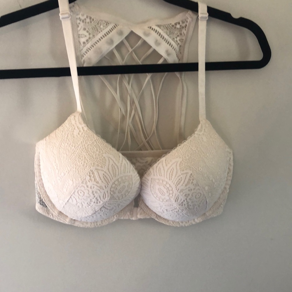 Women’s Victoria’s Secret 32DD push up bra basically new